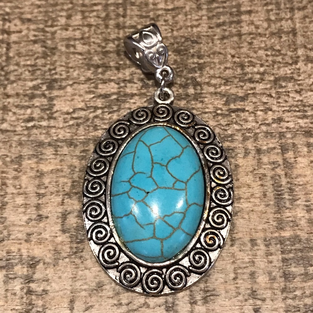 NWOT Silver & Turquoise Oval Necklace Pendant